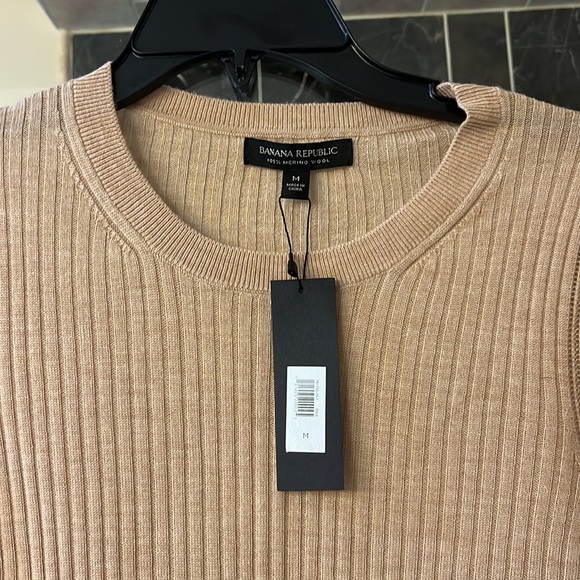 Banana Republic tan blouse, size M, NWT. - Picture 2 of 6